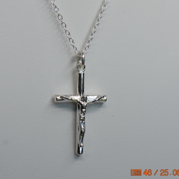 White Gold Plated Cross Necklace! - Picture 3 of 9